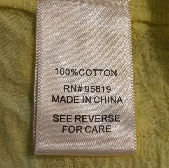 NWT! Women's Yellow Top Embroidered by Studio JPR - Picture 10 of 12